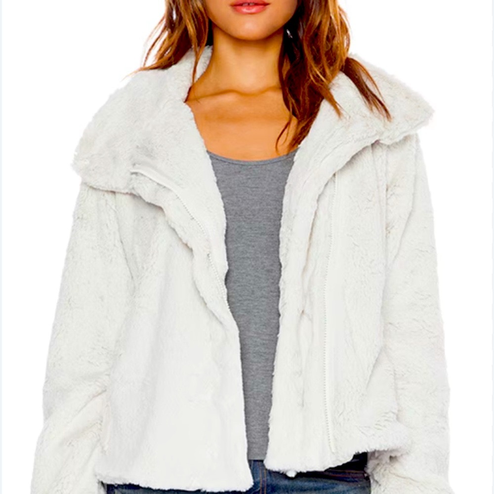 Patagonia Women's Pelage Cream Teddy Jacket